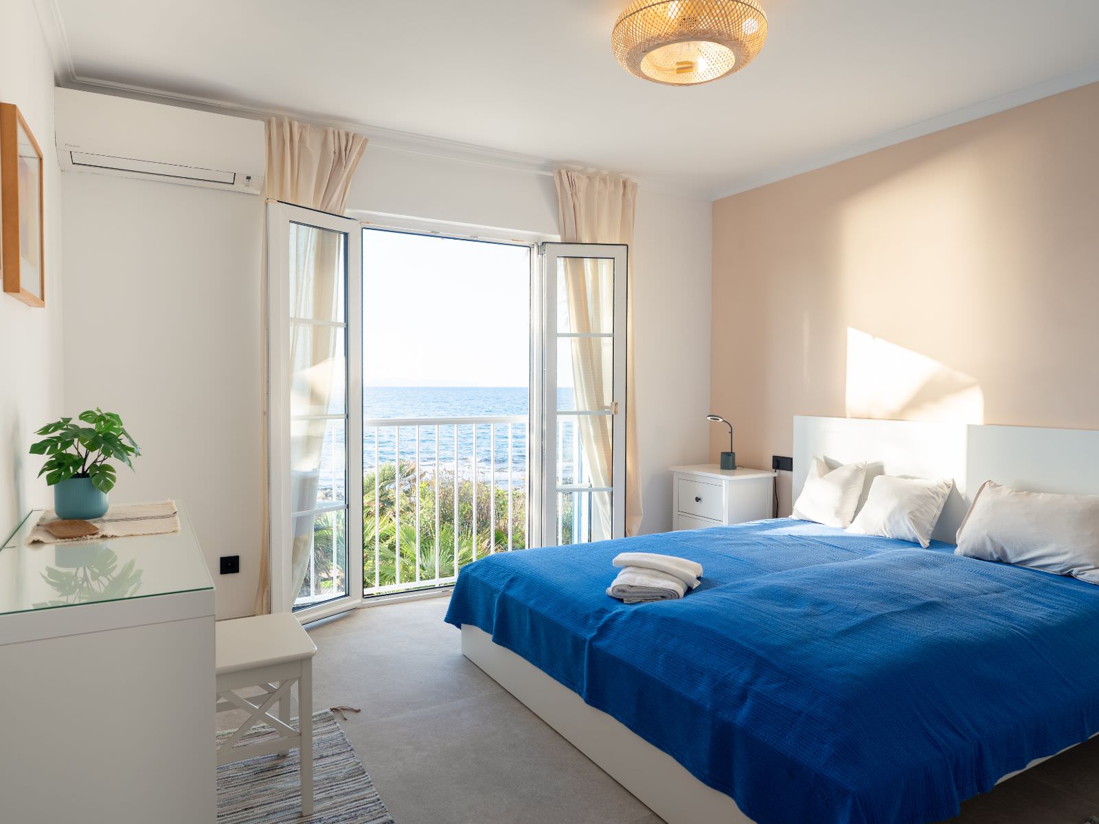 Schlafzimmer 1